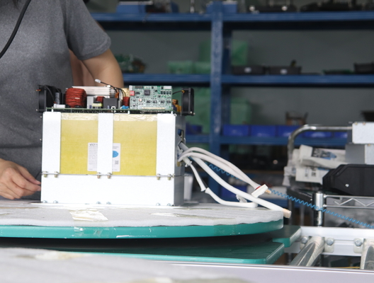 Uscita versatile della centrale elettrica portatile pura della sinusoide di 2KW 220V