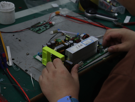 Batteria al litio di campeggio all'aperto LiFePO4 600W delle banche solari portatili senza fili